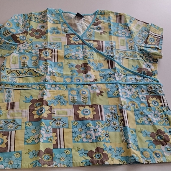 Scrub top sz large - Picture 4 of 4
